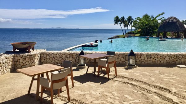 Momi Bay Fish Bar Infinity Pool