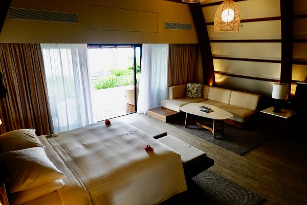 Momi Bay Royal Ocean Front Bure