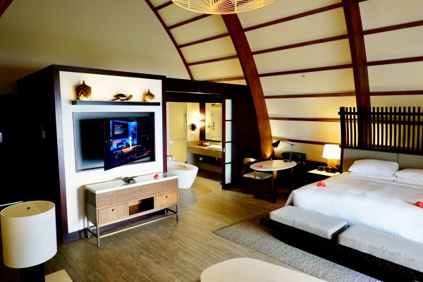 Momi Bay Royal Ocean Front Bure