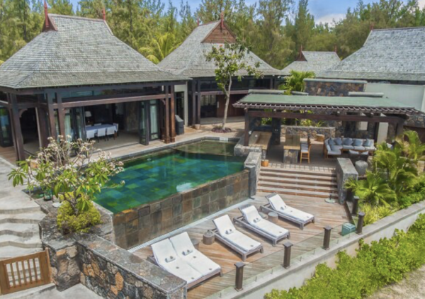 This image has an empty alt attribute; its file name is st.-regis-mauritius-2-e1607778503541.png